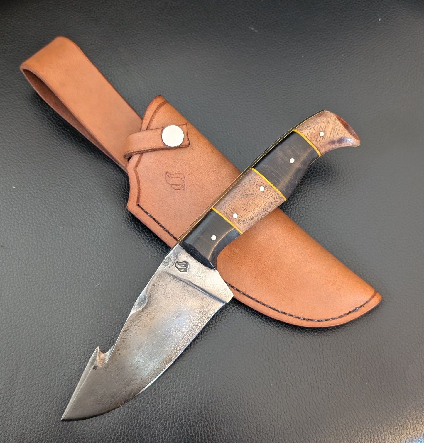 Formation de couteau de chasse et son étuis